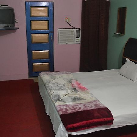 Hotel Sandeep Varanasi Ngoại thất bức ảnh