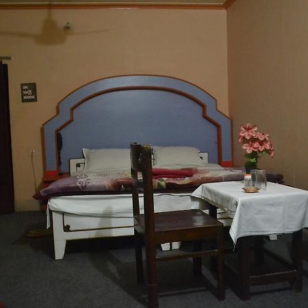 Hotel Sandeep Varanasi Ngoại thất bức ảnh