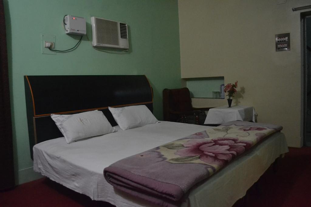 Hotel Sandeep Varanasi Phòng bức ảnh