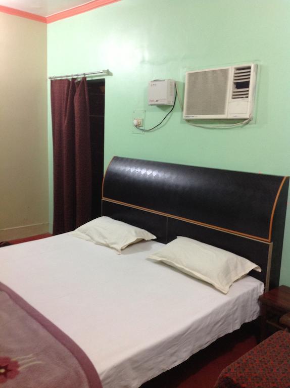 Hotel Sandeep Varanasi Ngoại thất bức ảnh