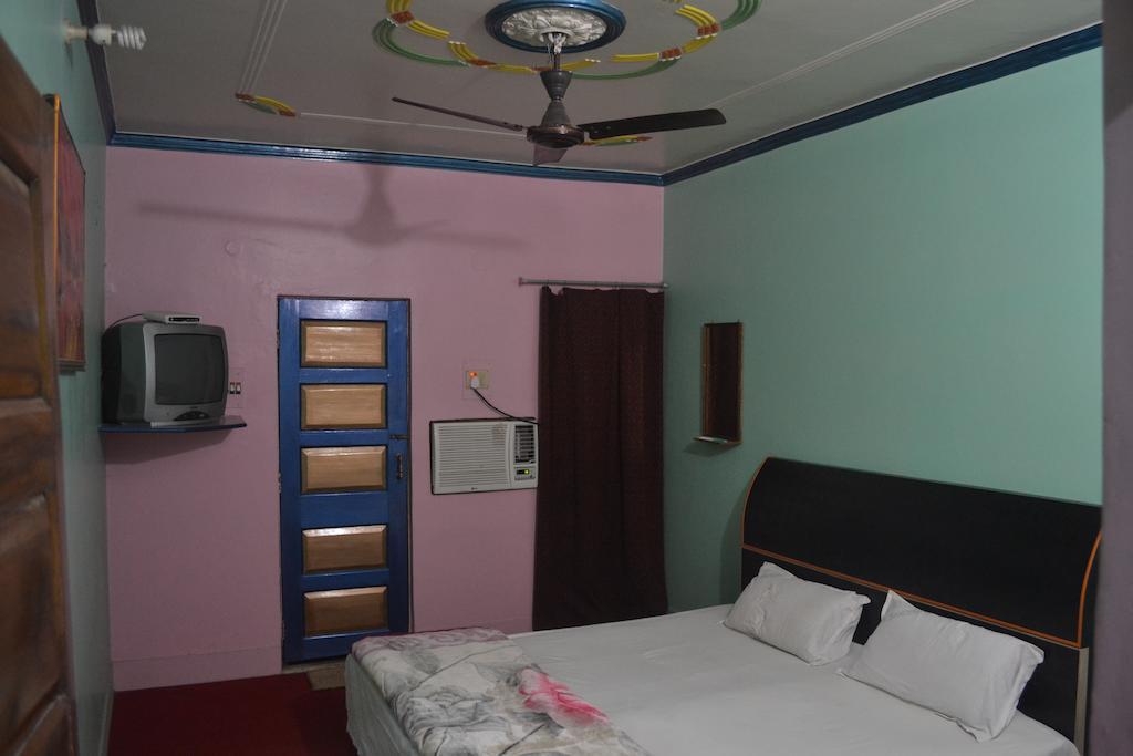 Hotel Sandeep Varanasi Ngoại thất bức ảnh