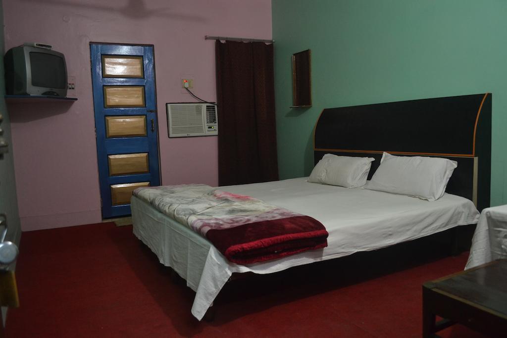 Hotel Sandeep Varanasi Ngoại thất bức ảnh