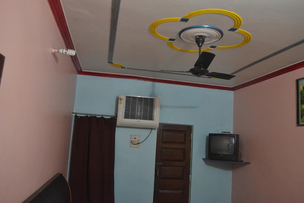 Hotel Sandeep Varanasi Ngoại thất bức ảnh