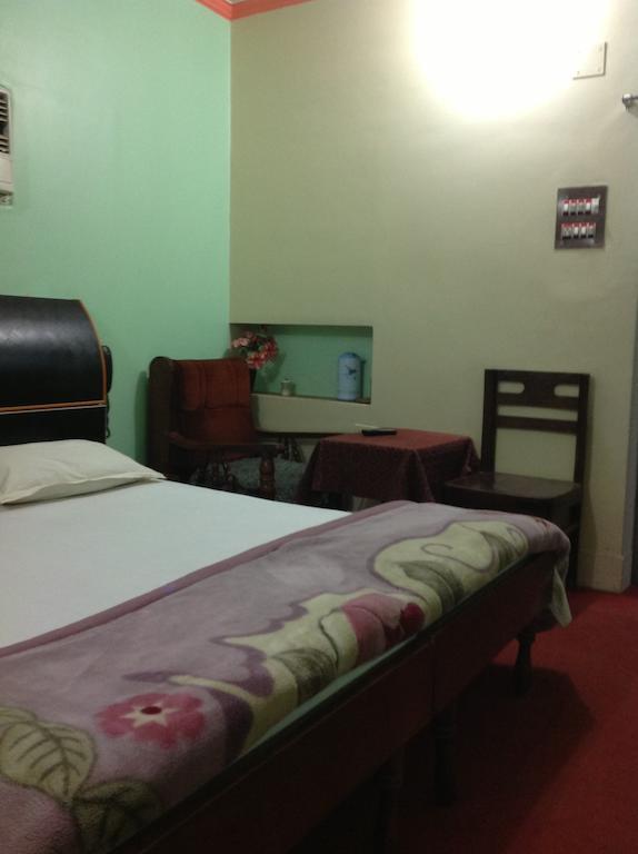 Hotel Sandeep Varanasi Ngoại thất bức ảnh