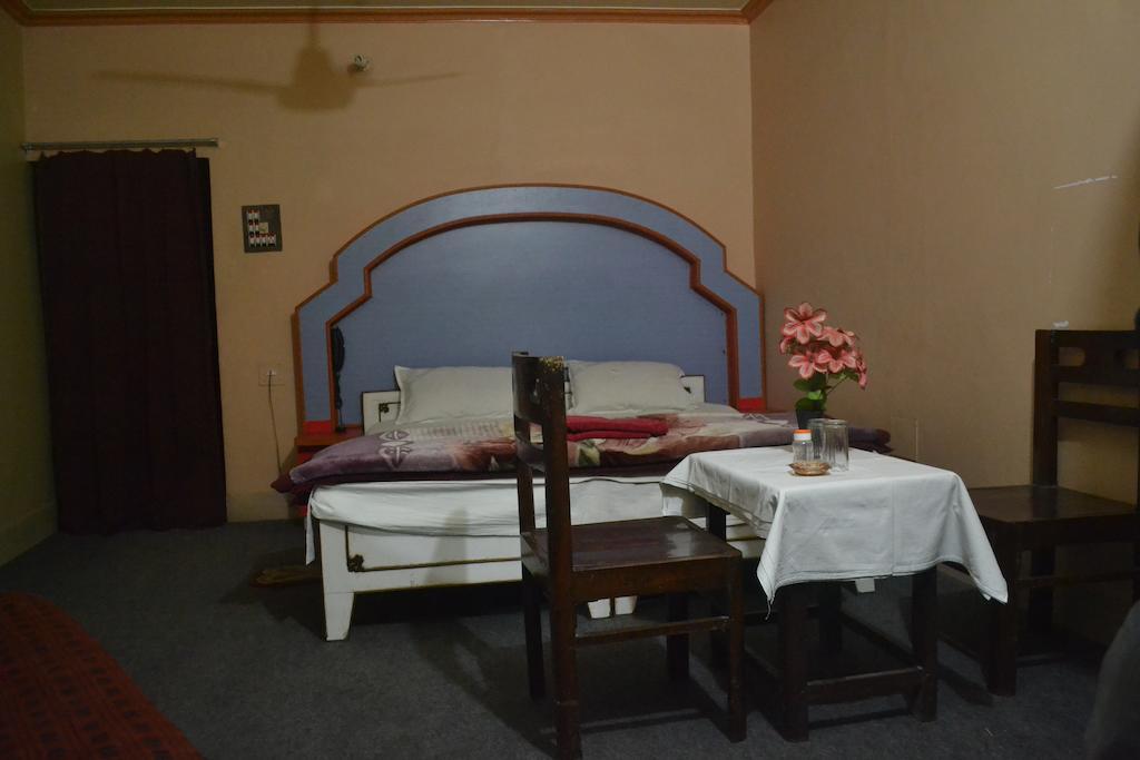 Hotel Sandeep Varanasi Ngoại thất bức ảnh